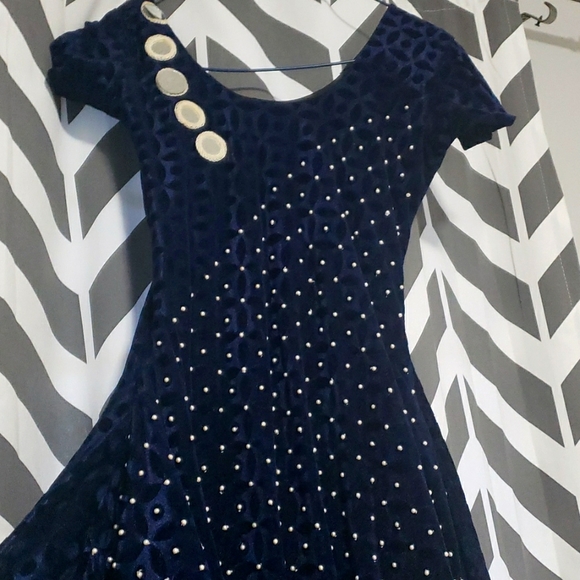 Frock with white pearls - Picture 1 of 2